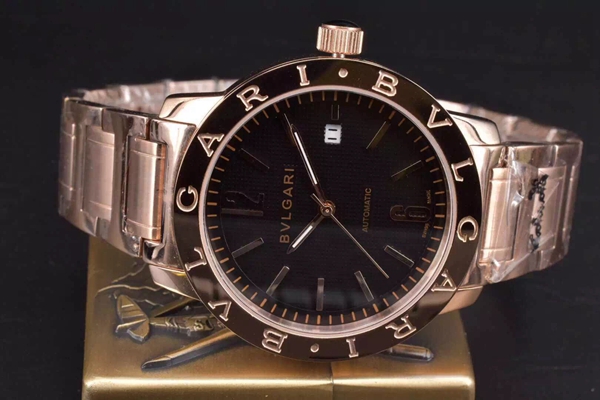 ブルガリ時計正面デザイン